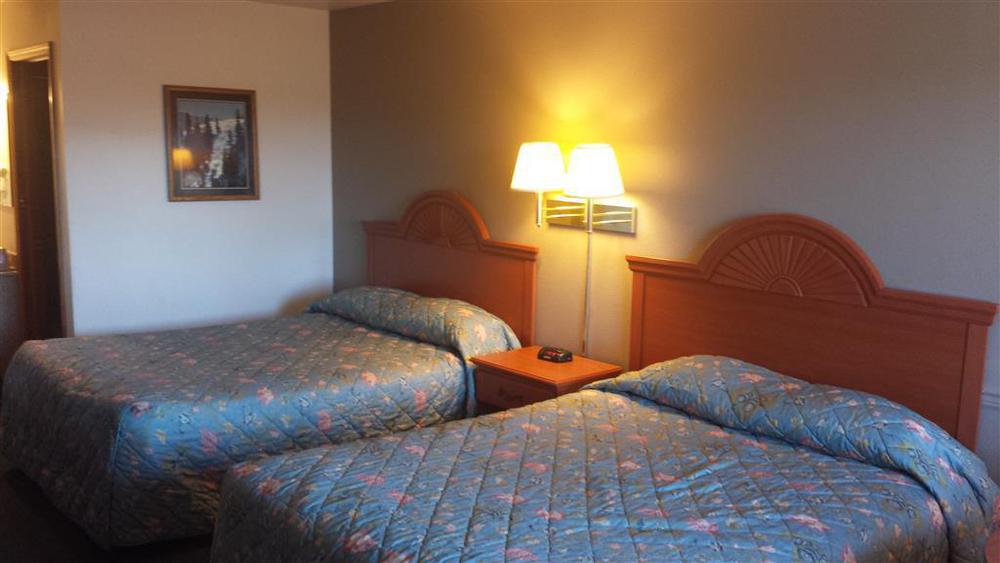 Americas Best Value Inn Бернс Номер фото
