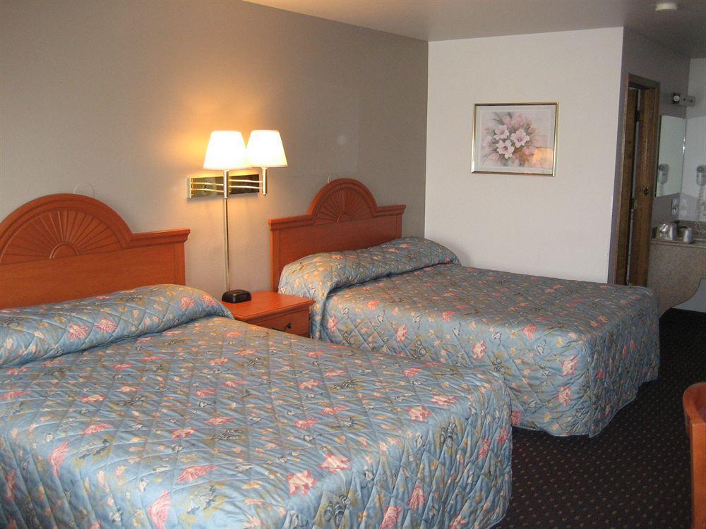 Americas Best Value Inn Бернс Номер фото