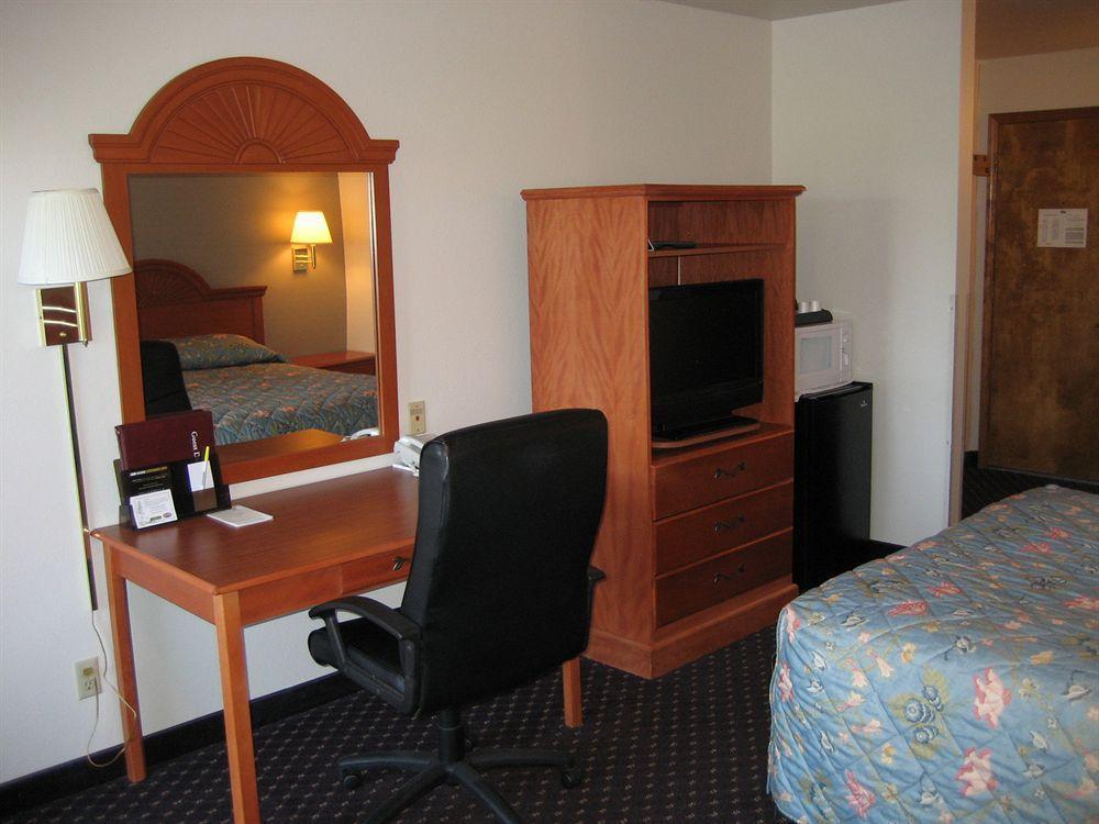 Americas Best Value Inn Бернс Екстер'єр фото