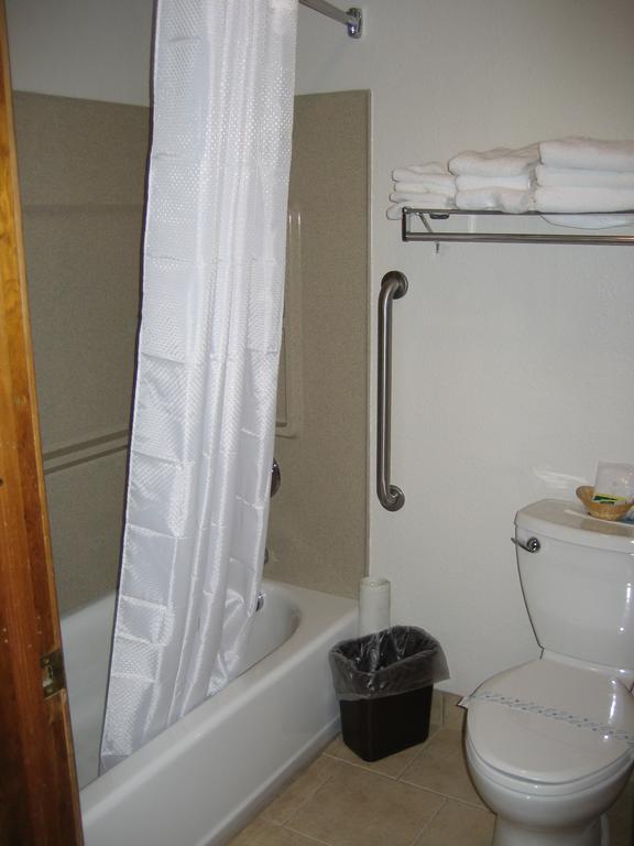 Americas Best Value Inn Бернс Екстер'єр фото