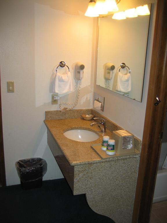 Americas Best Value Inn Бернс Екстер'єр фото